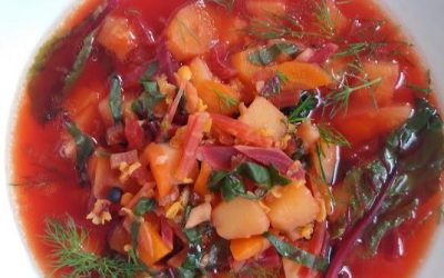 Zupa z młodych warzyw z fasolką mung.