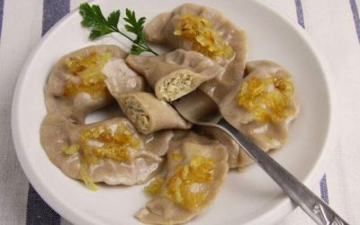 Pierogi gryczane z kaszą i twarogiem. Pierogi bezglutenowe.